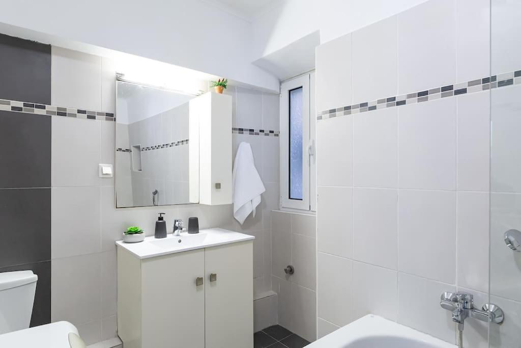 Zen Retreat In The Historic Center Of Corfu With A Huge Balcony Apartament